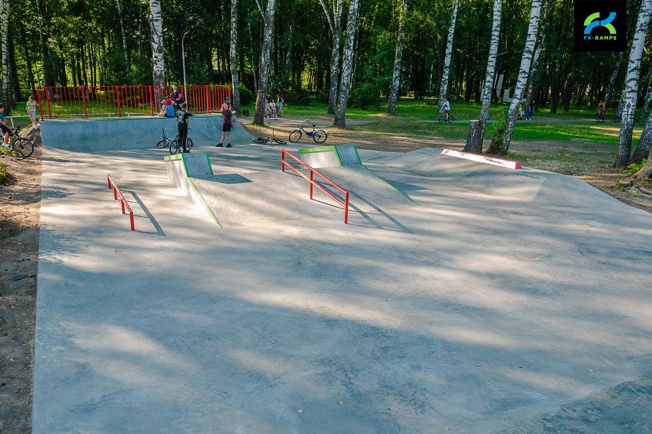 Бетонный скейт-парк в Нерехте photo