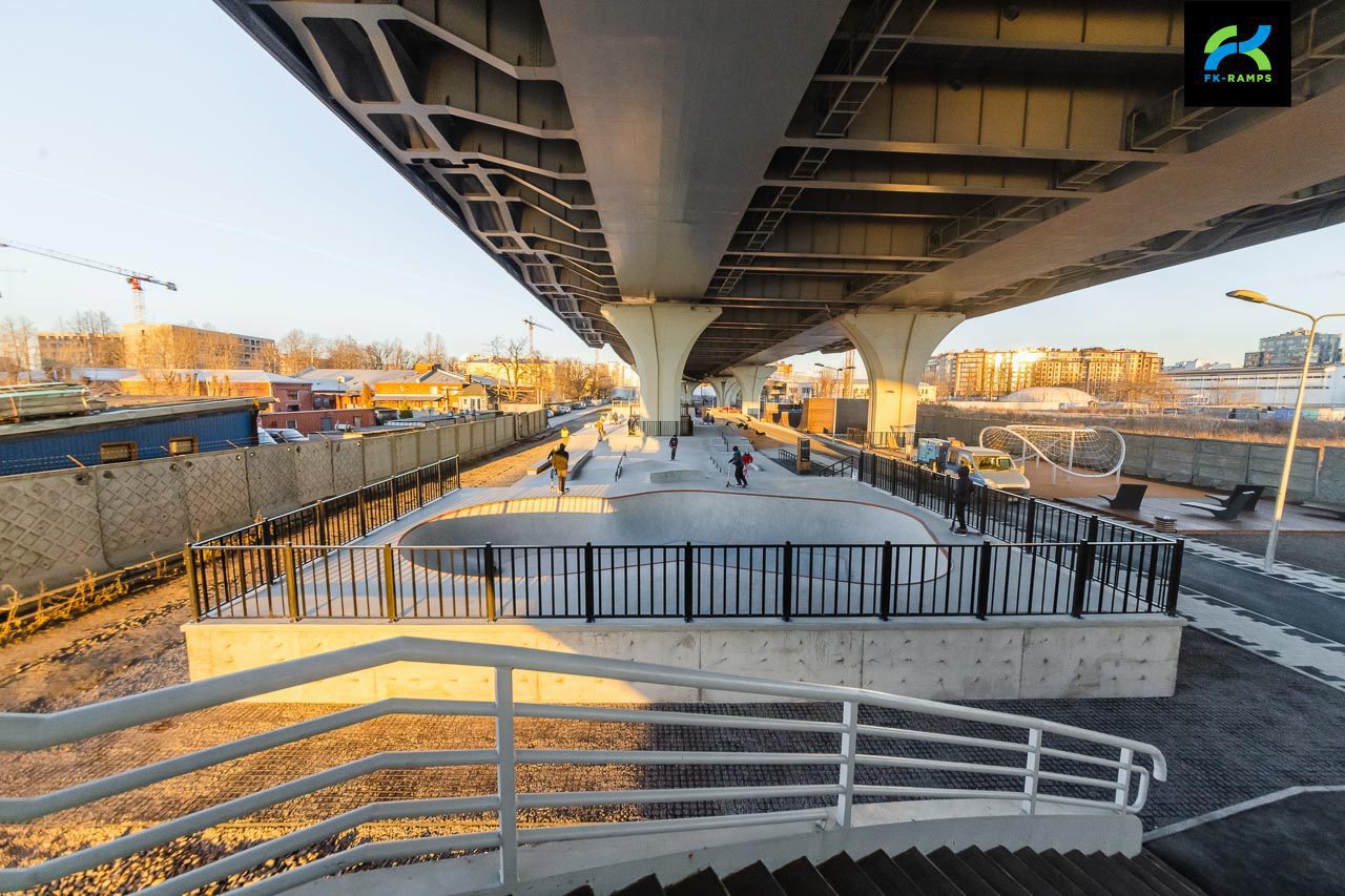 Скейт-парк под мостом Бетанкура photo
