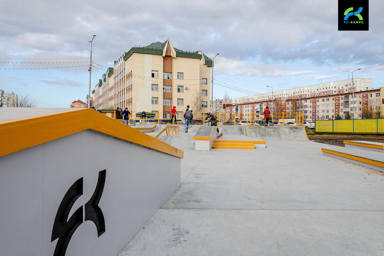 Бетонный скейт-парк в Нефтеюганске photo