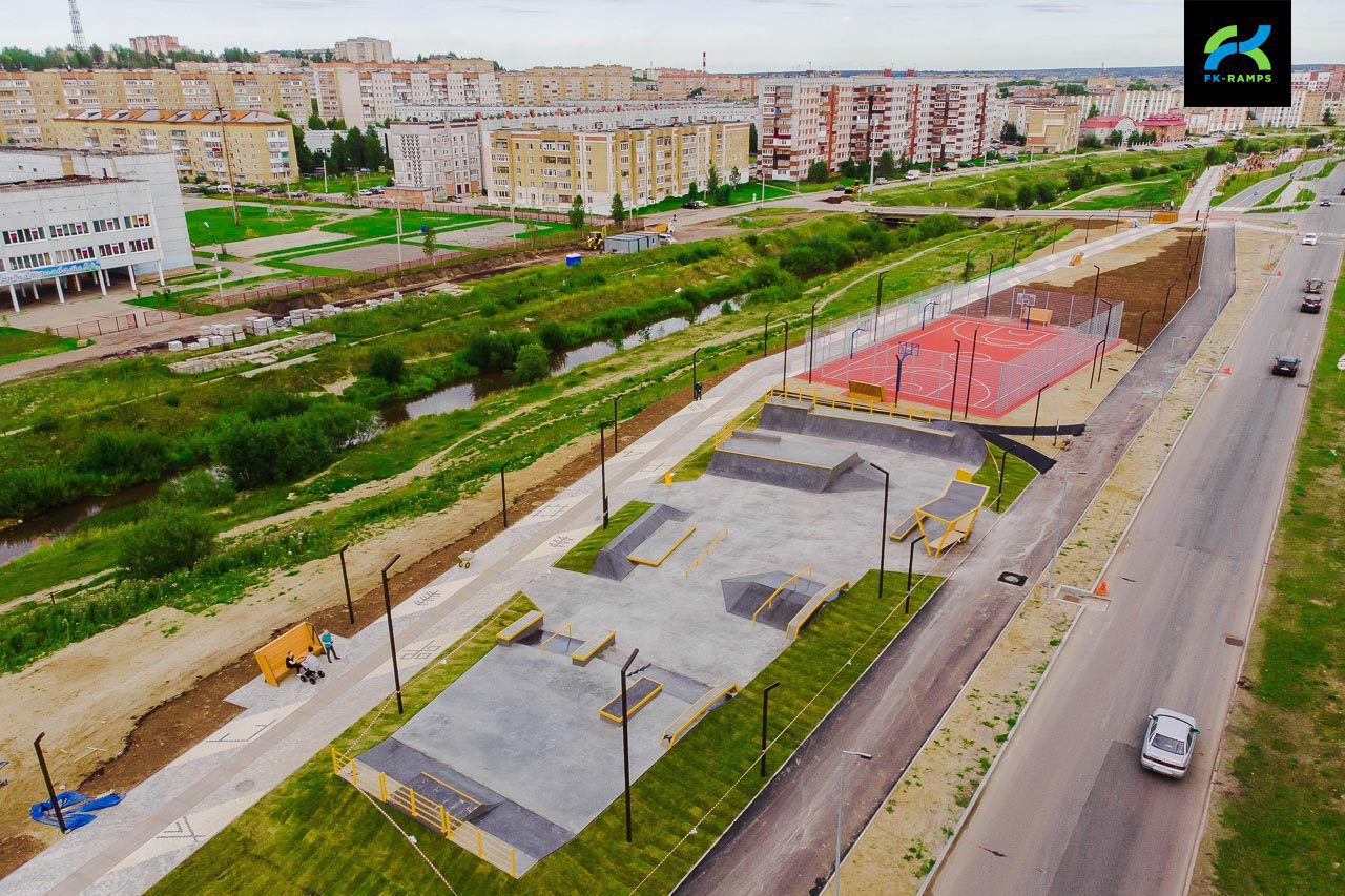 Бетонный скейт-парк в Ухте photo