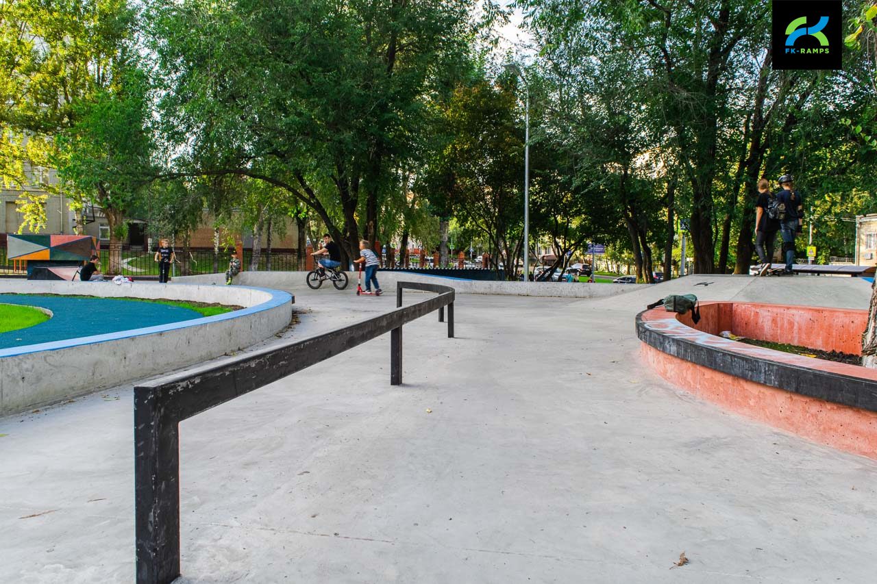 Бетонный скейт-парк в Котловке photo