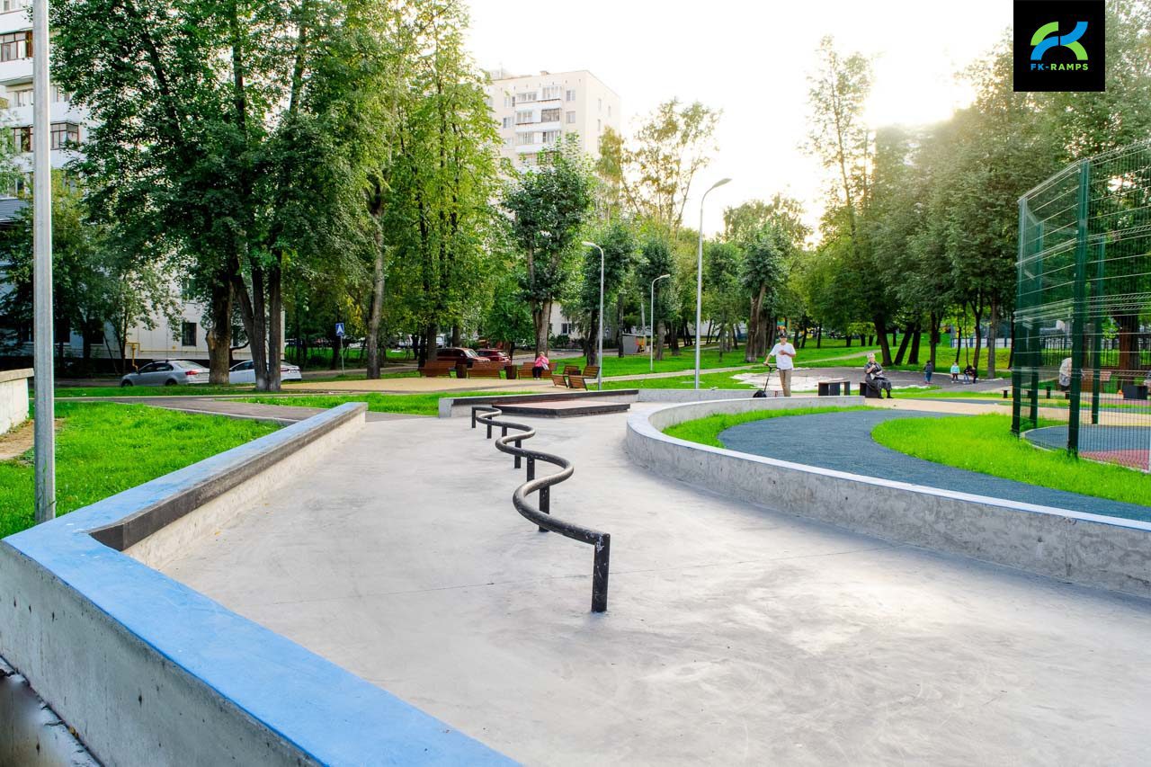 Бетонный скейт-парк в Котловке photo