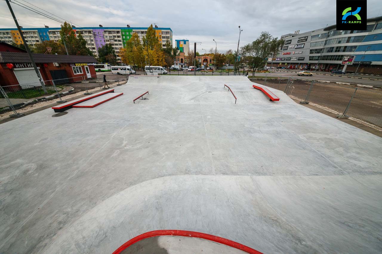 Бетонный скейт-парк в Реутове photo