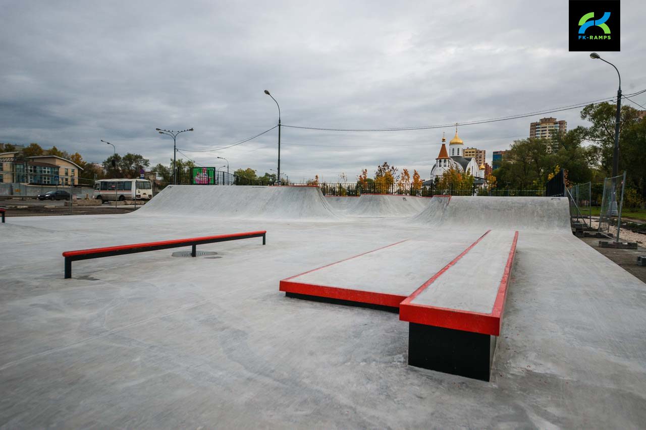 Бетонный скейт-парк в Реутове photo