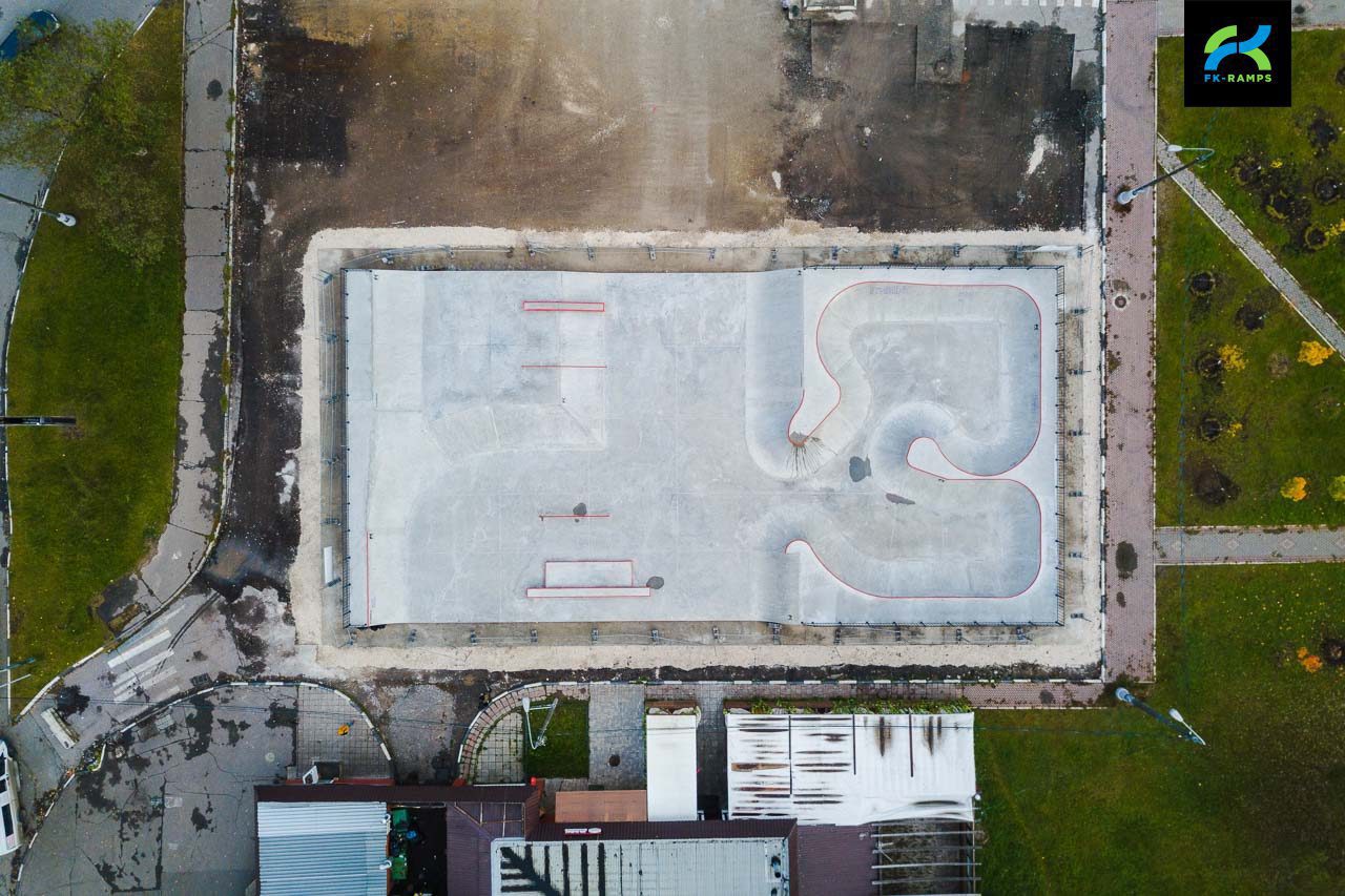 Бетонный скейт-парк в Реутове photo