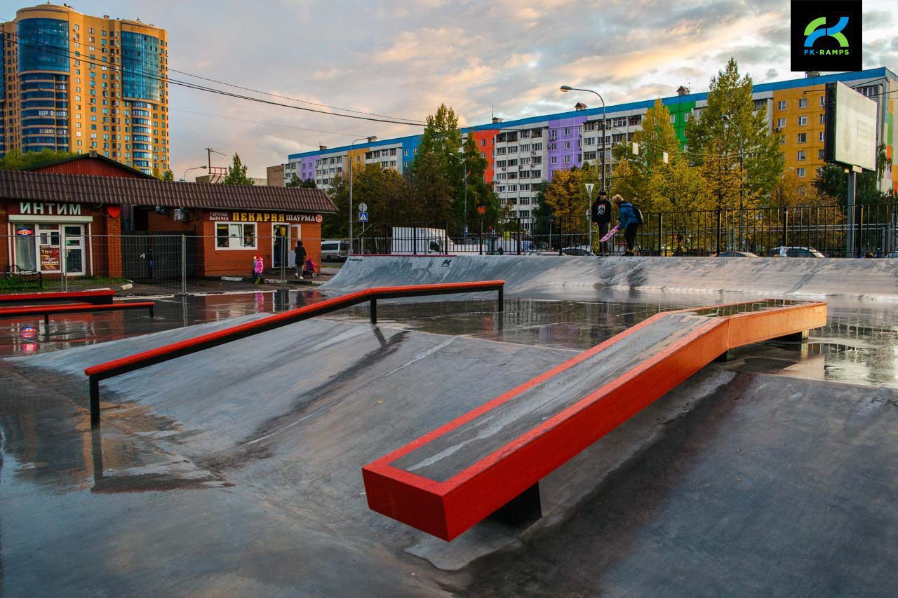 Бетонный скейт-парк в Реутове photo