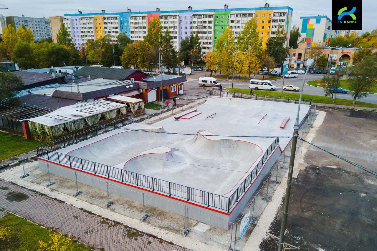 Бетонный скейт-парк в Реутове photo