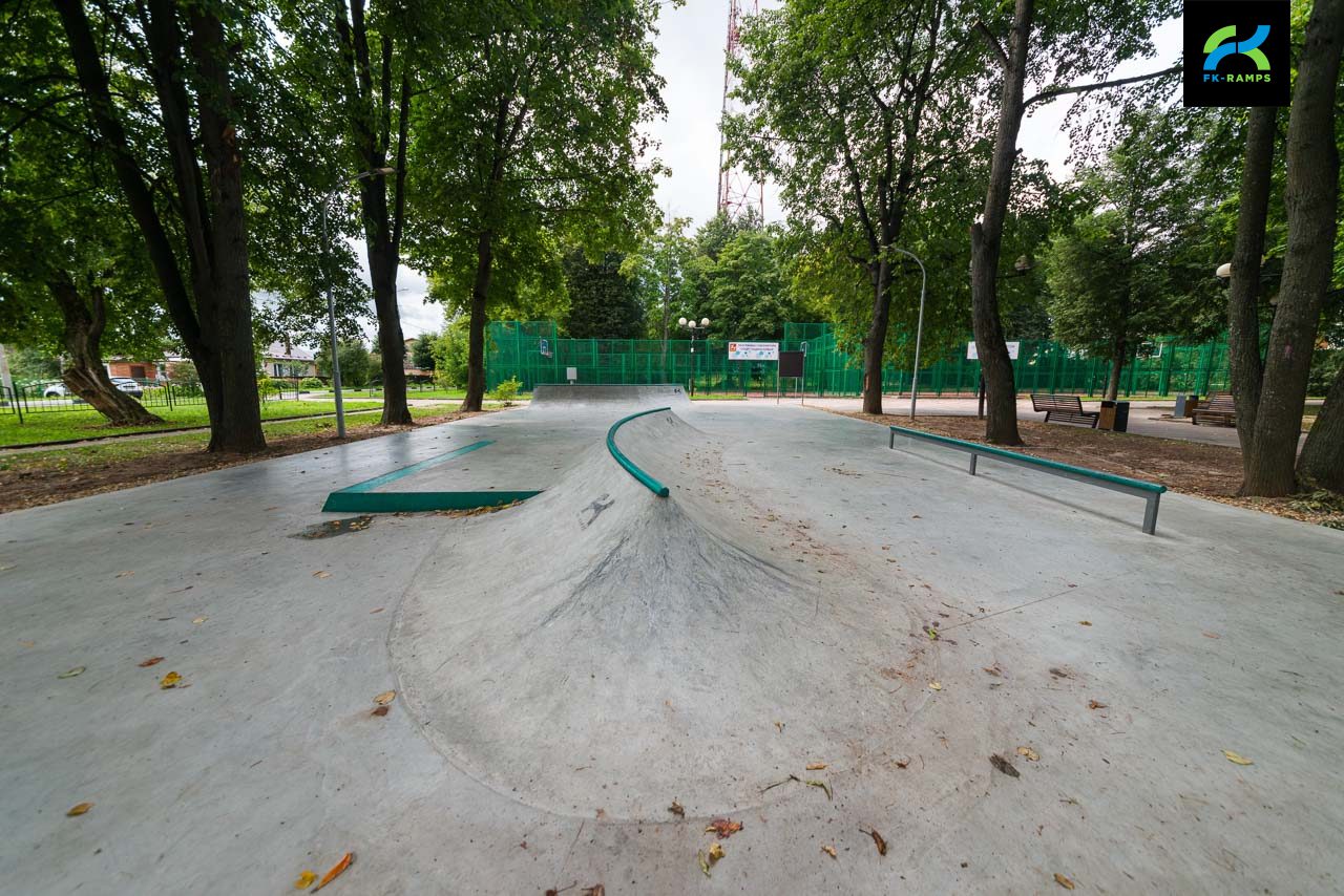 Бетонный скейт-парк в Звенигороде photo