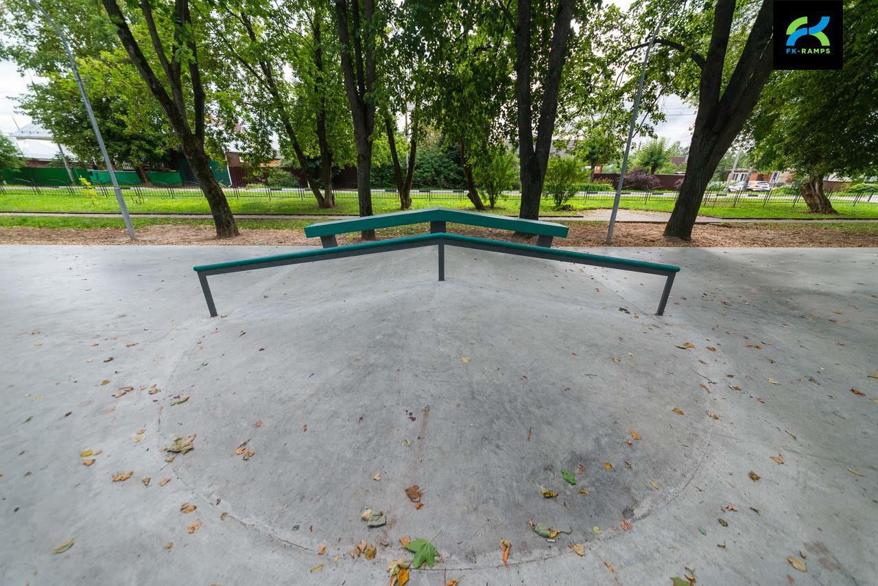 Бетонный скейт-парк в Звенигороде photo