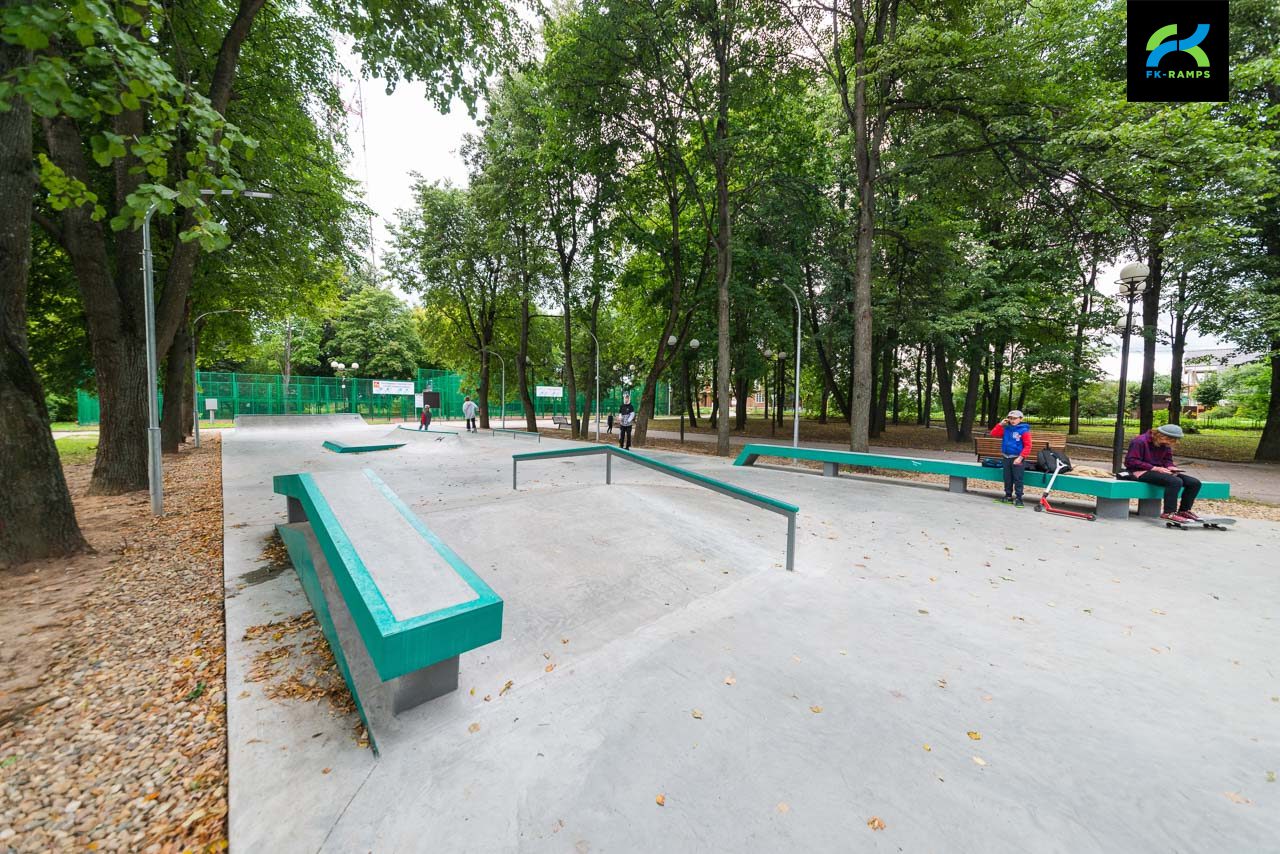 Бетонный скейт-парк в Звенигороде photo