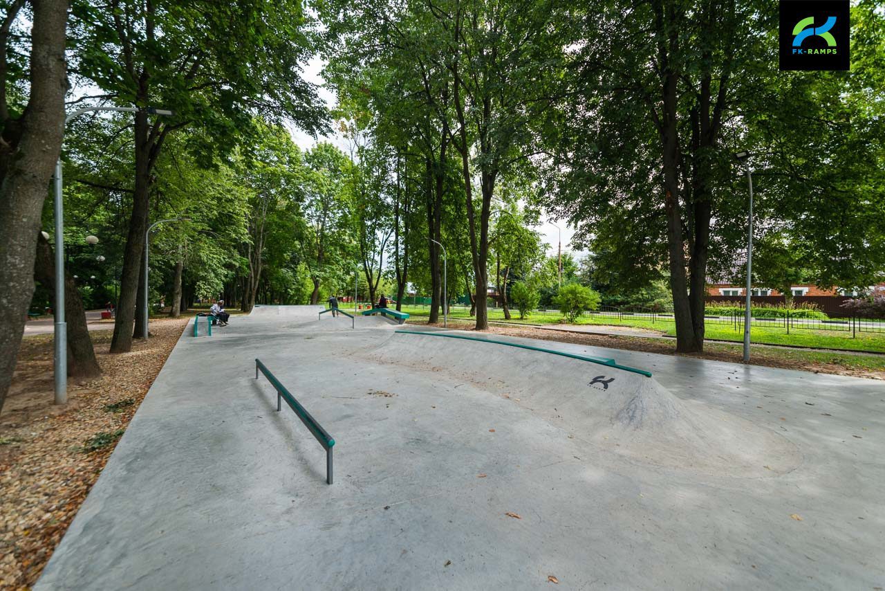 Бетонный скейт-парк в Звенигороде photo