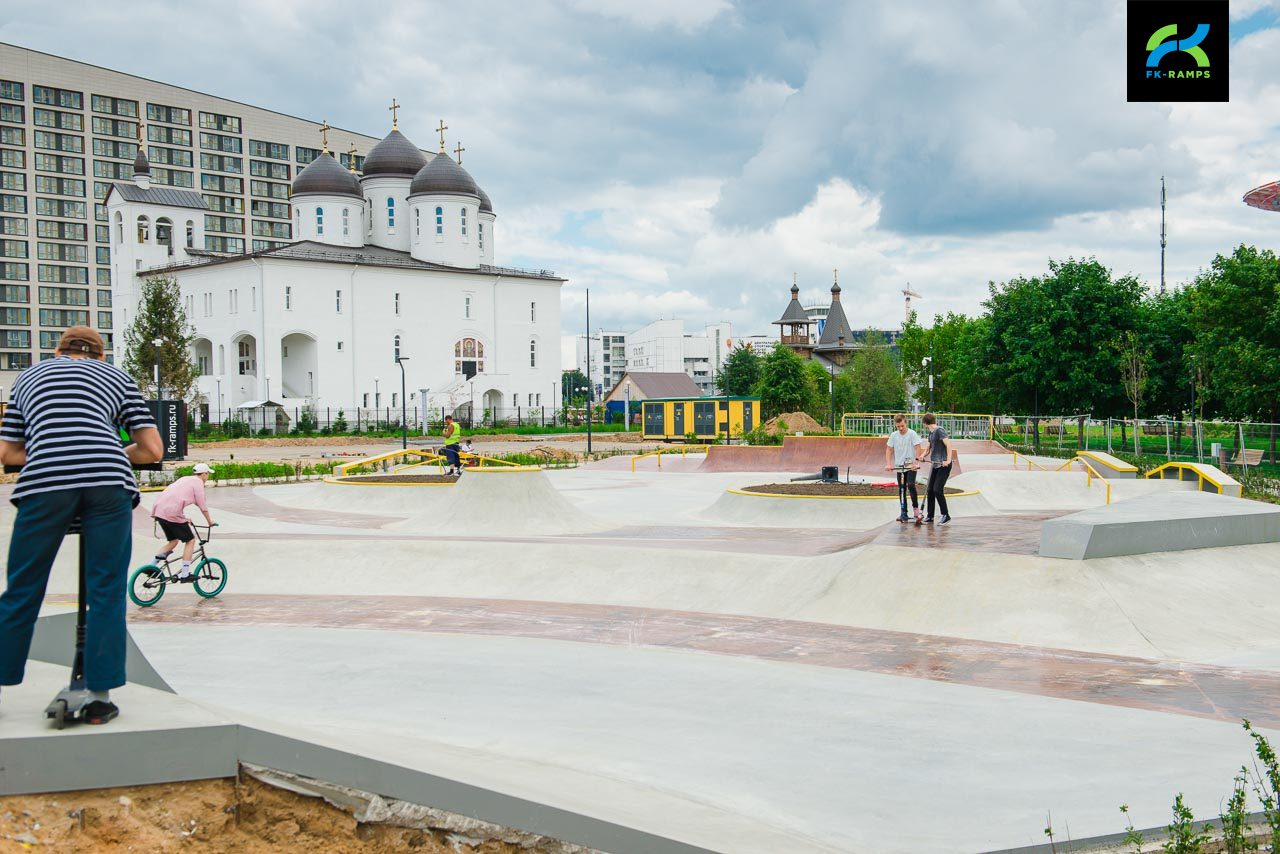 Бетонный скейт-парк на Ходынском поле photo