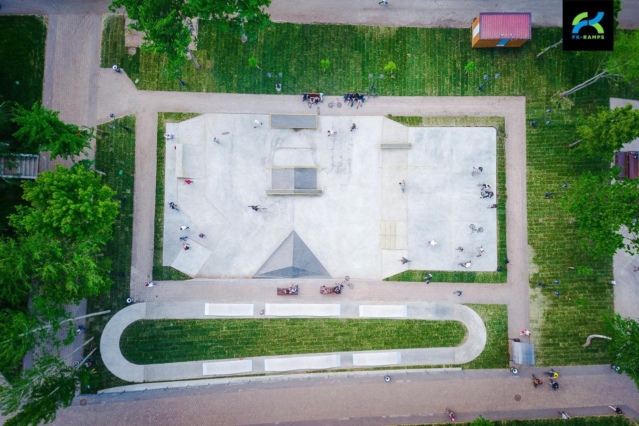 Бетонный скейт-парк в Самаре photo