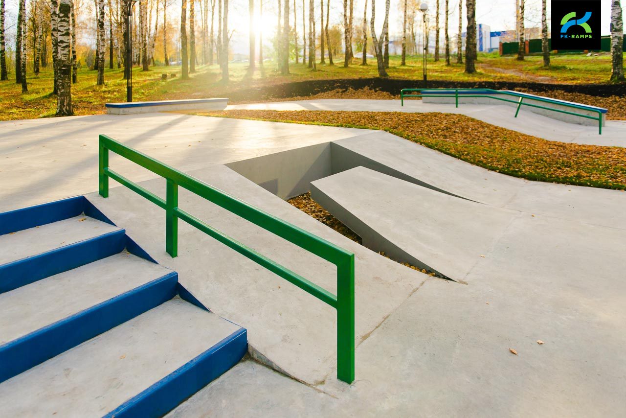 Бетонный скейт-парк в Клину photo