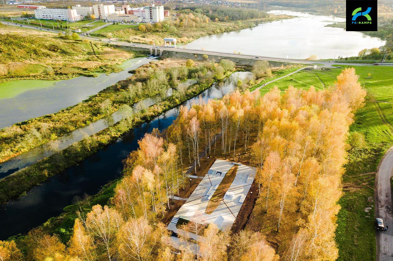 Бетонный скейт-парк в Клину photo