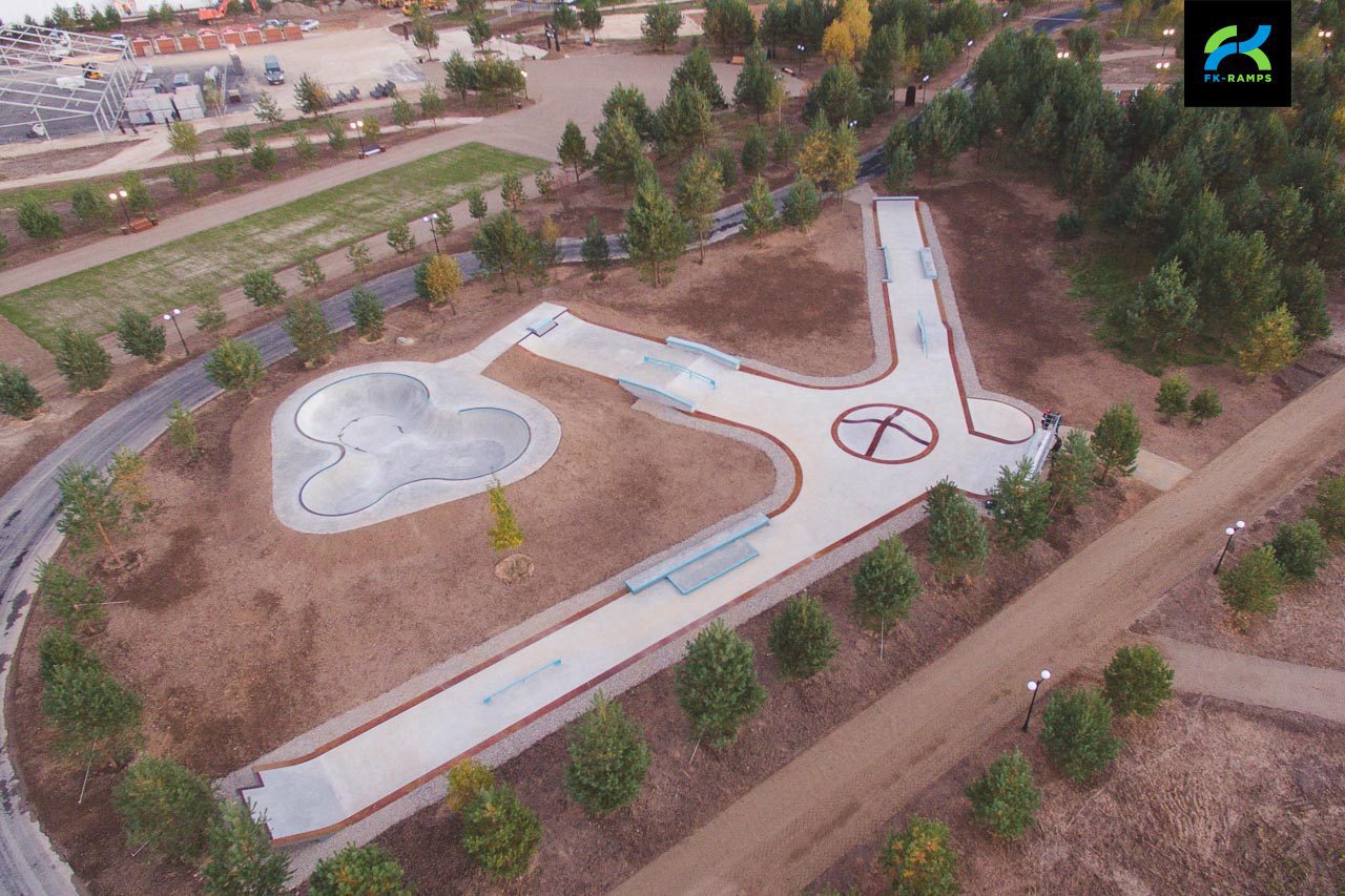 Бетонный скейт-парк в Доброграде photo
