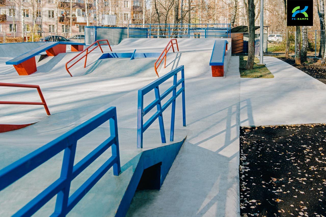 Бетонный скейт парк в мкр. Сходня, г.Химки photo