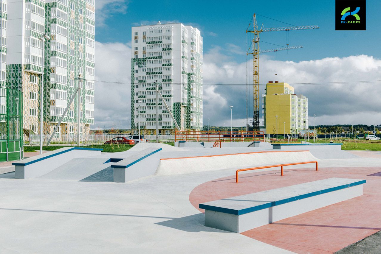 Бетонный скейт-парк в Янино photo