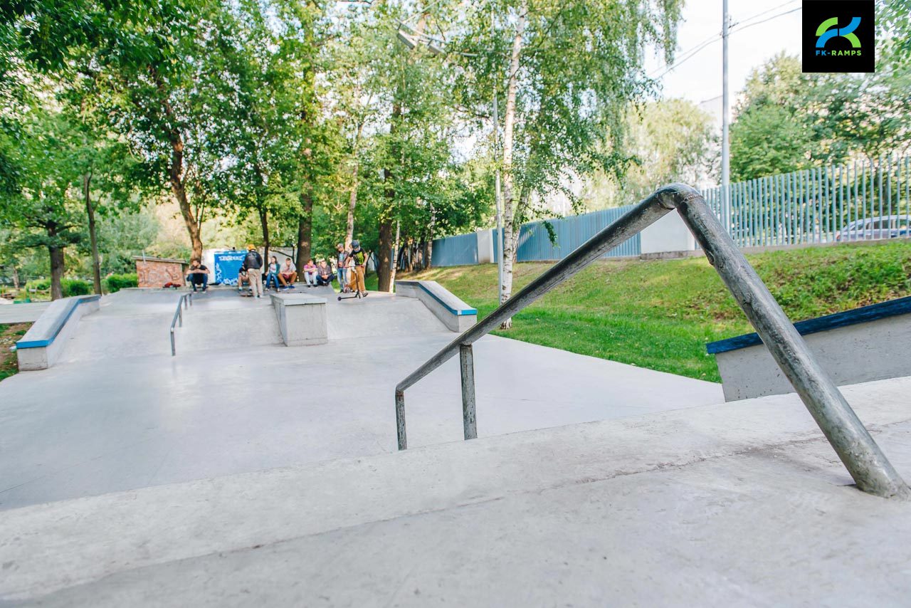 Бетонный скейт‑парк в Лианозовском парке photo