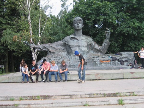 Памятник Есенину