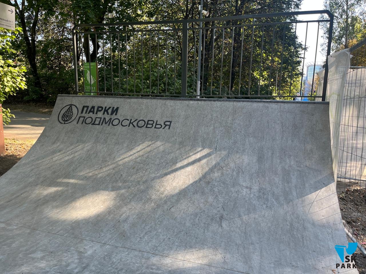 Спортивный кластер в Химках: бетонная скейт-плаза, боул и памп-треки photo