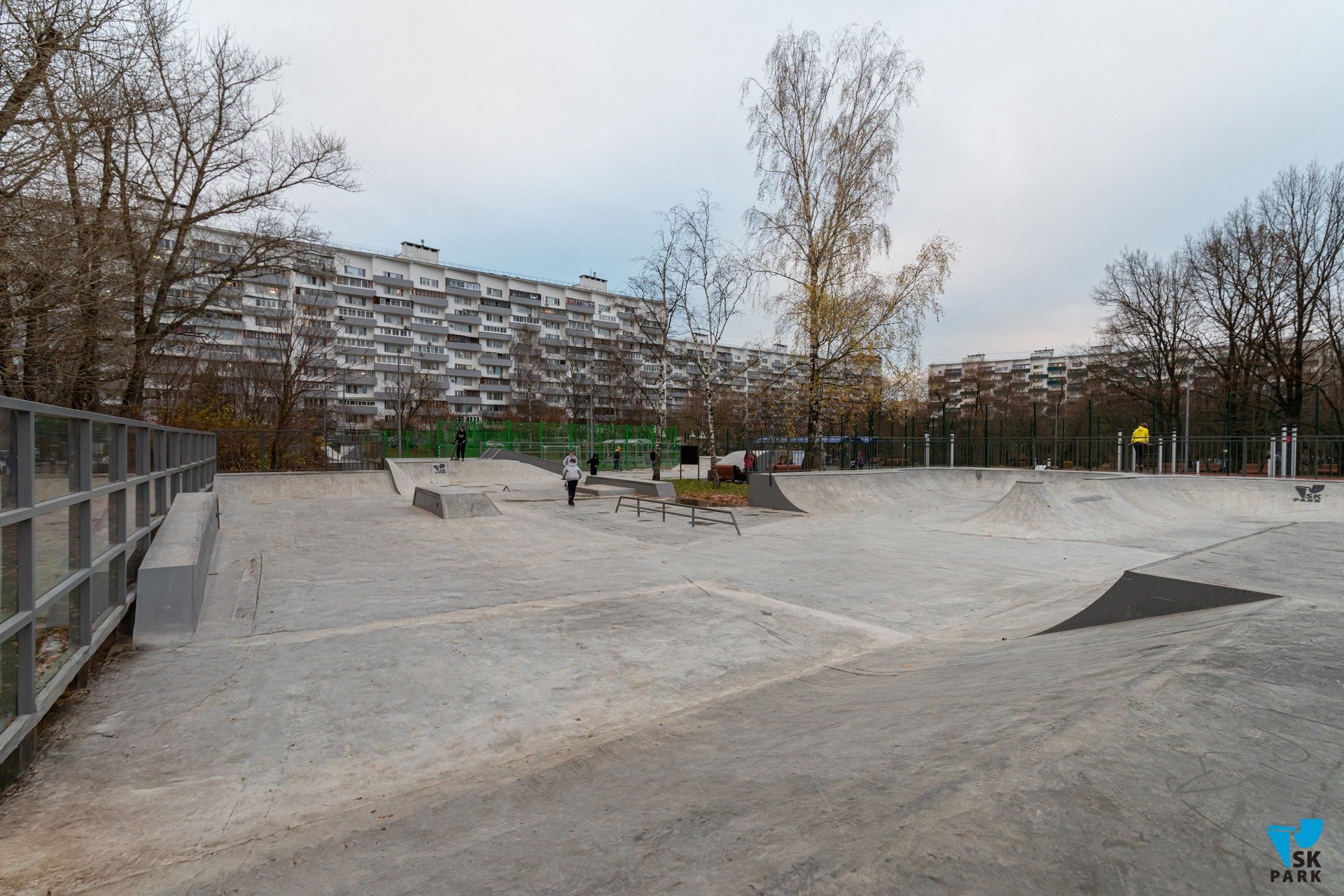 Бетонный скейт парк в Зеленограде photo