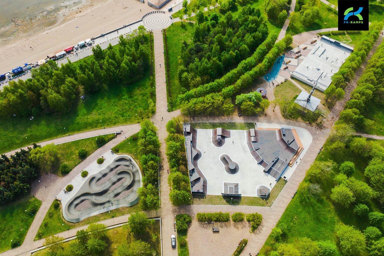Скейт-парк в парке 300-летия Петербурга photo