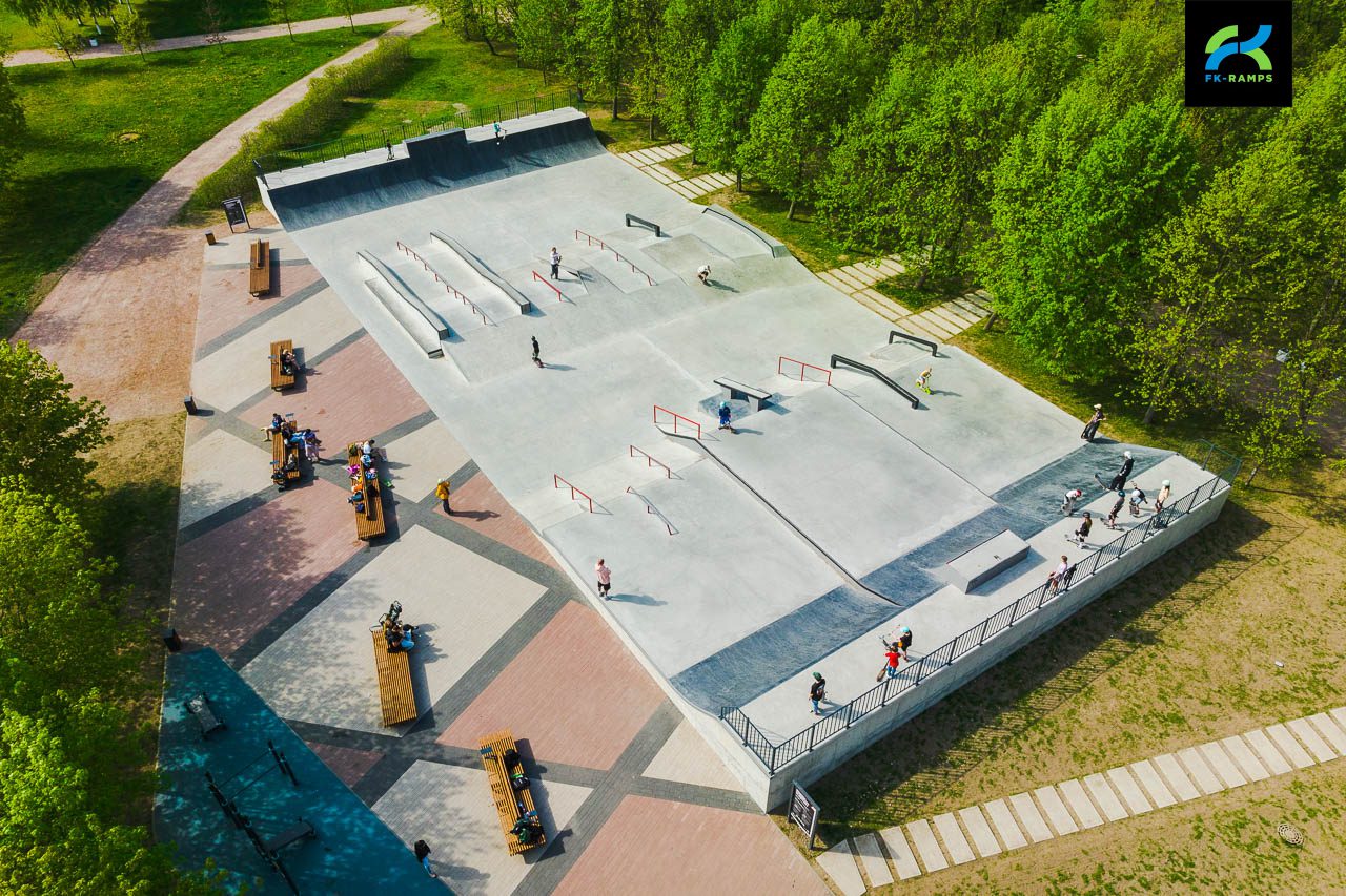 Скейт-парк в парке 300-летия Петербурга photo