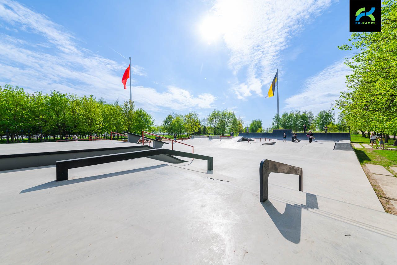 Скейт-парк в парке 300-летия Петербурга photo