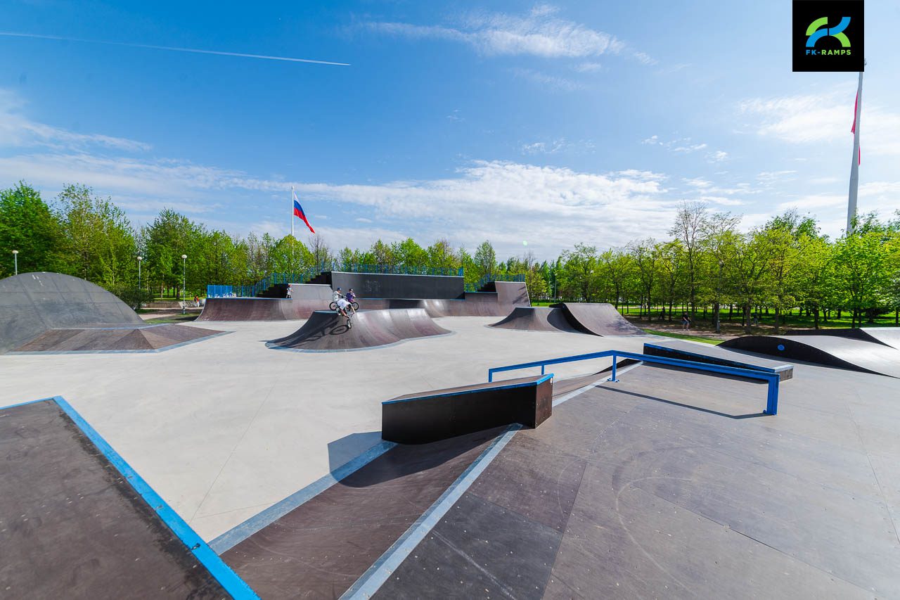 Скейт-парк в парке 300-летия Петербурга photo