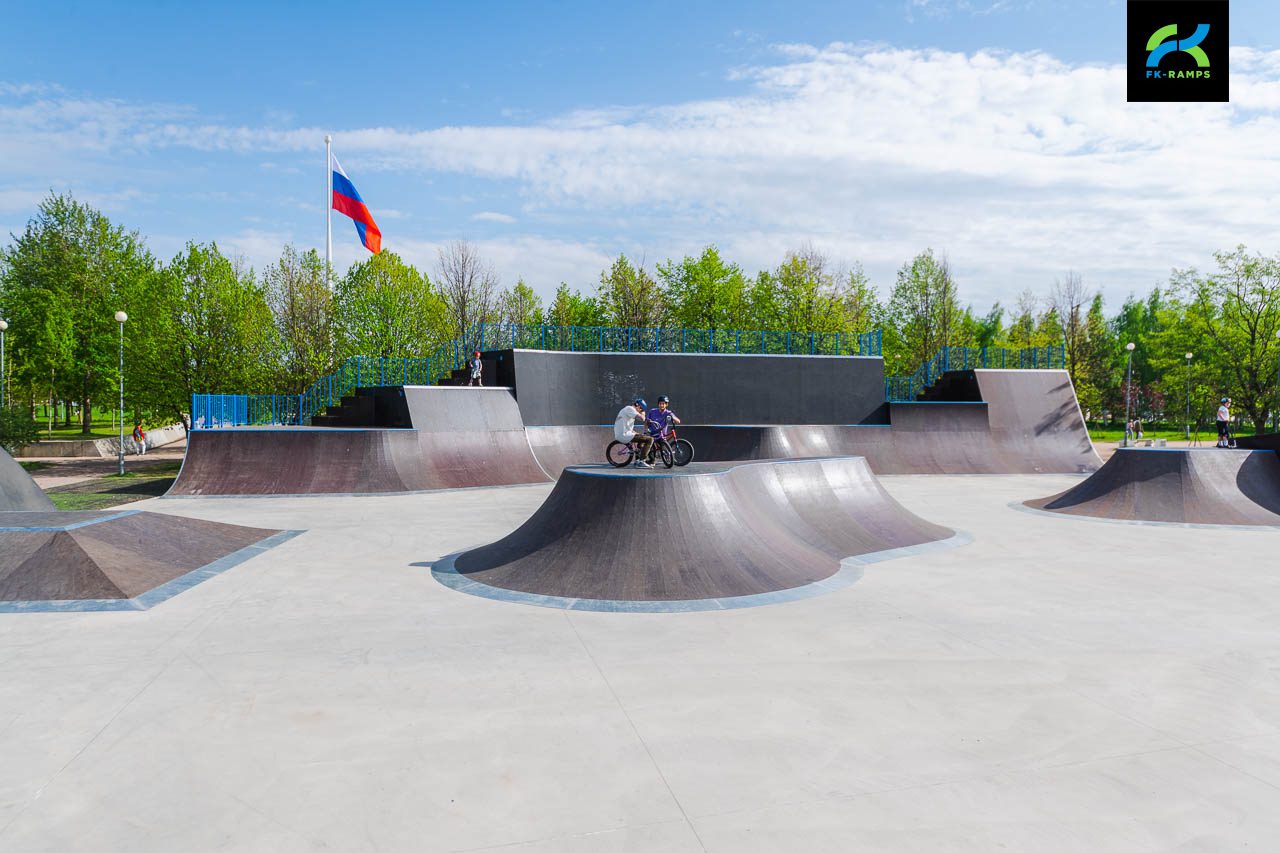 Скейт-парк в парке 300-летия Петербурга photo