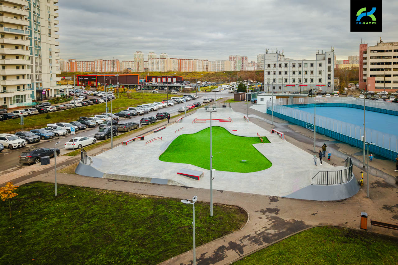Бетонный скейт-парк на ул.Люберка (МСК) photo