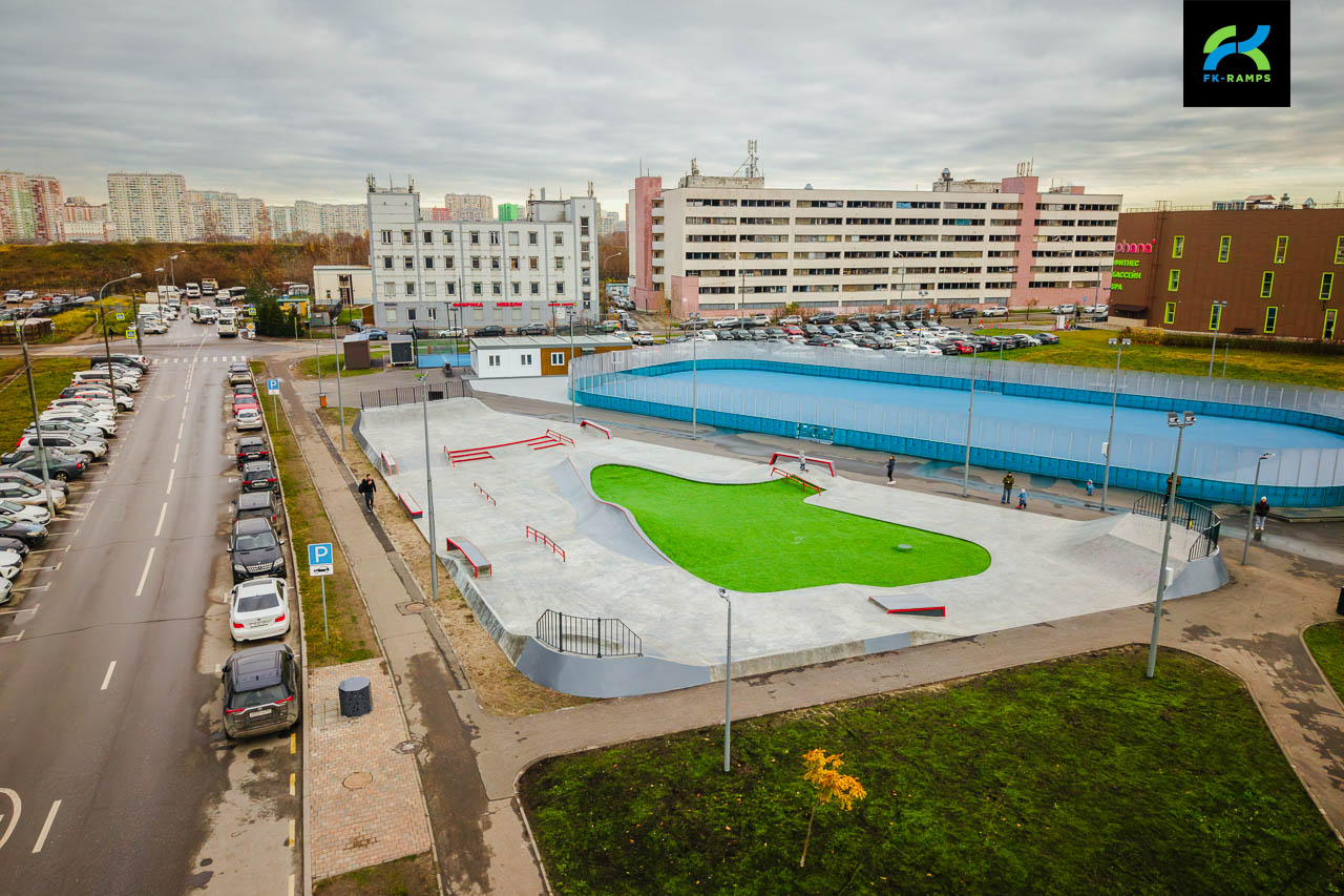 Бетонный скейт-парк на ул.Люберка (МСК) photo