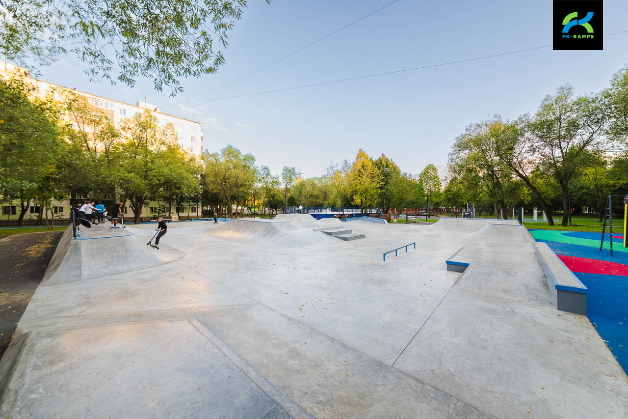 Бетонный скейт-парк на ул.Сталеваров (МСК) photo