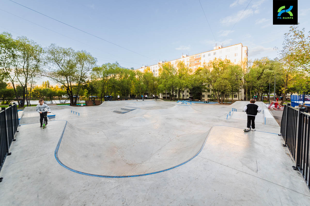 Бетонный скейт-парк на ул.Сталеваров (МСК) photo