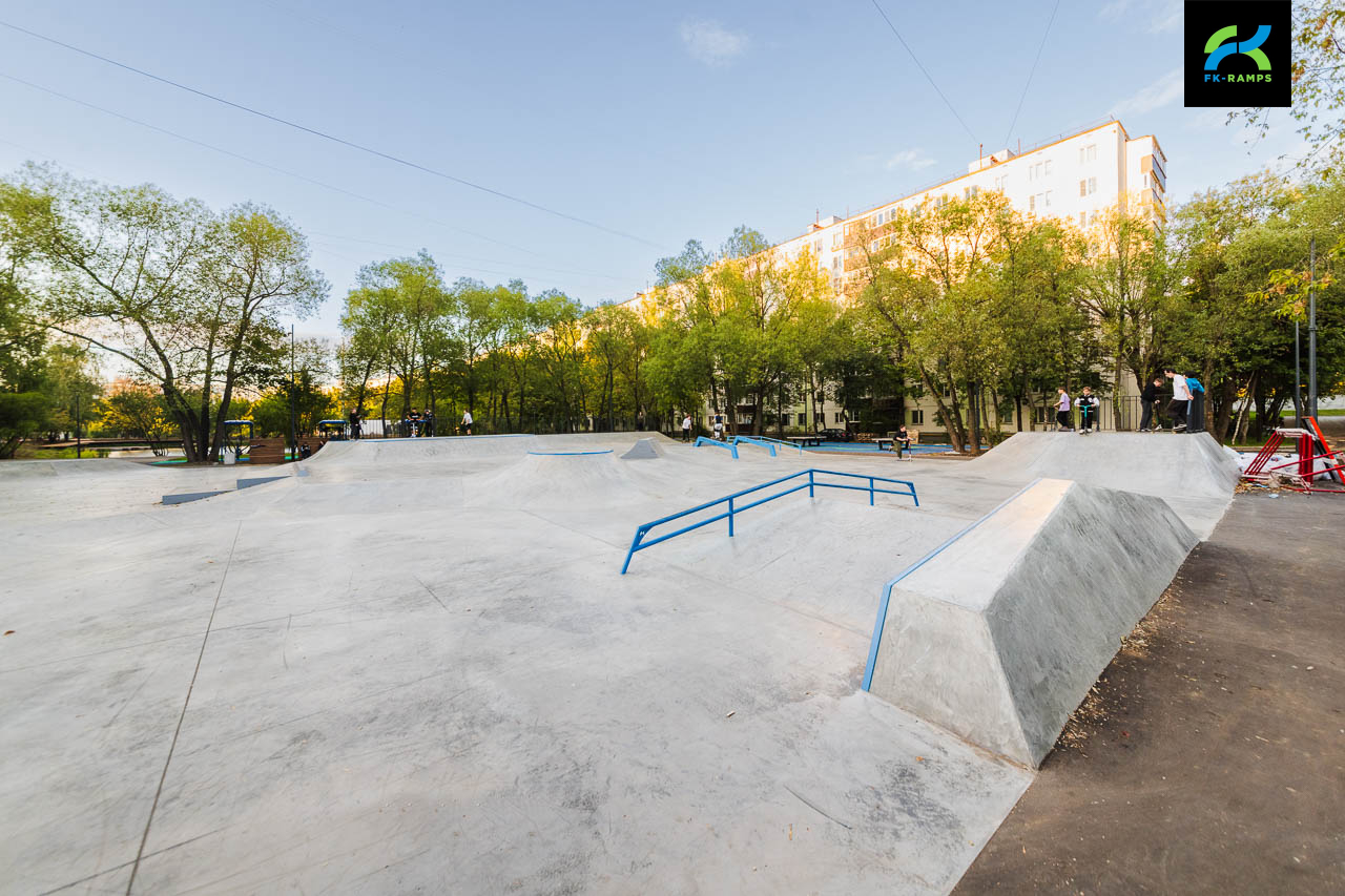 Бетонный скейт-парк на ул.Сталеваров (МСК) photo