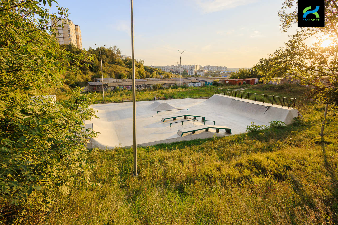 Бетонный скейт-парк в Белгороде на ул.Губкина photo