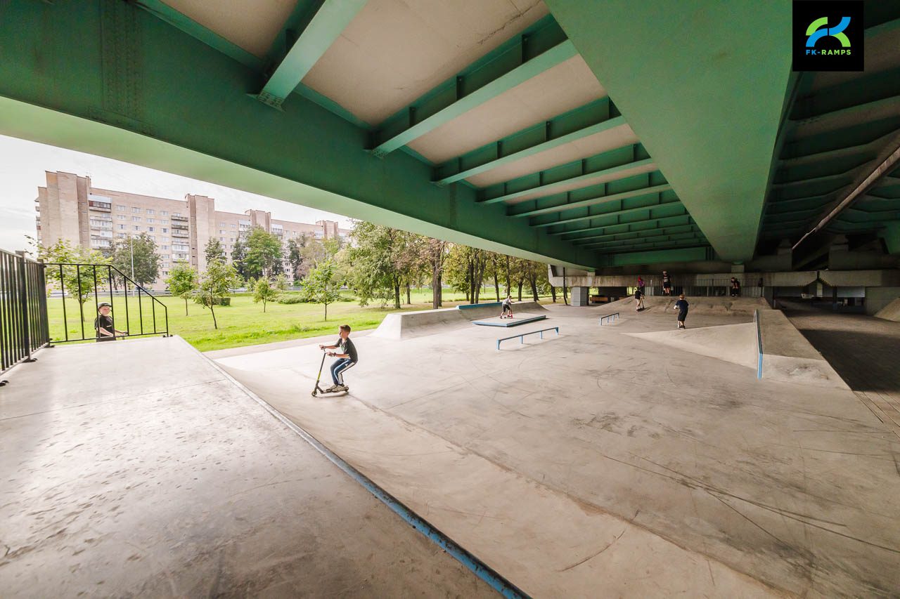 Экстрим-кластер под мостом Непокоренных photo