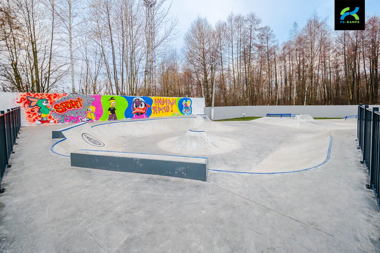 Бетонный скейт-парк в Шатуре photo