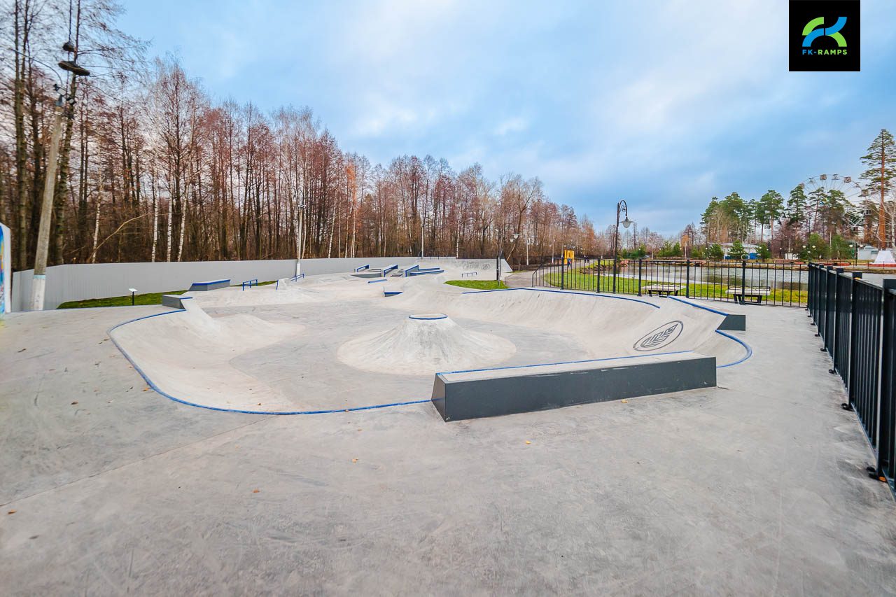 Бетонный скейт-парк в Шатуре photo