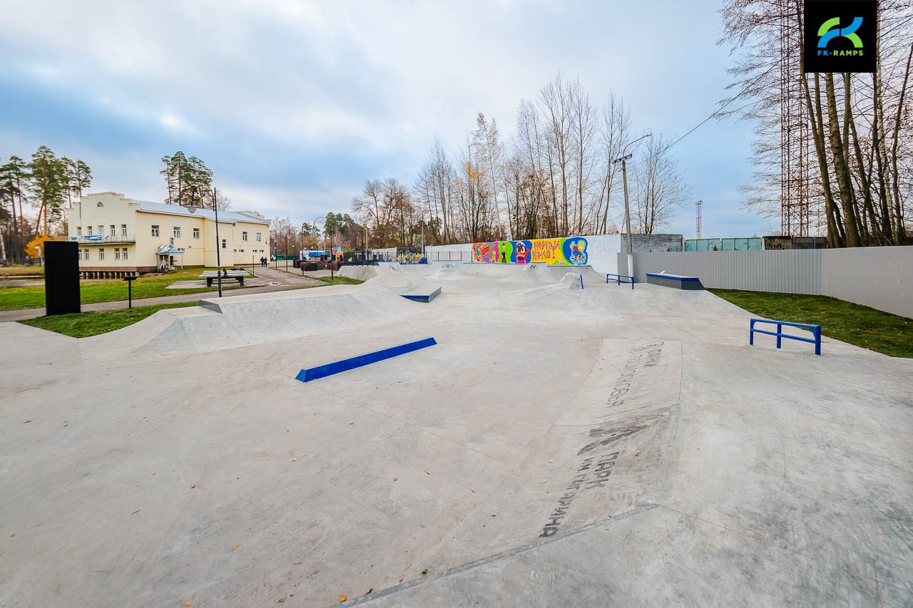 Бетонный скейт-парк в Шатуре photo