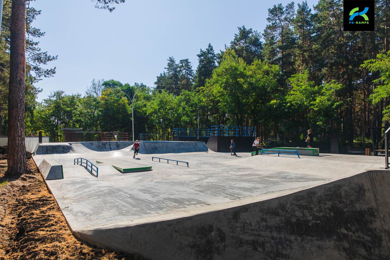 Бетонный скейт-парк в Заречном photo