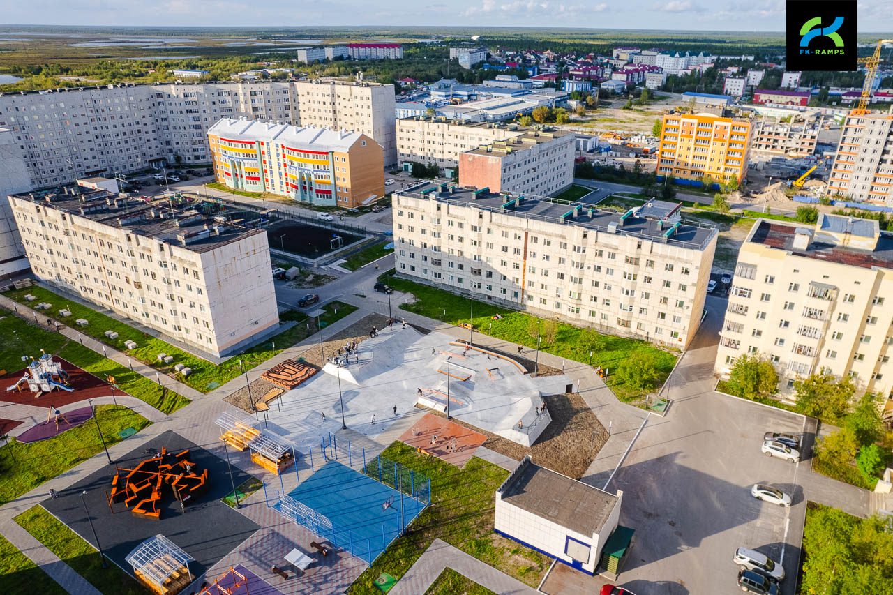 Бетонный скейт-парк в Надыме photo