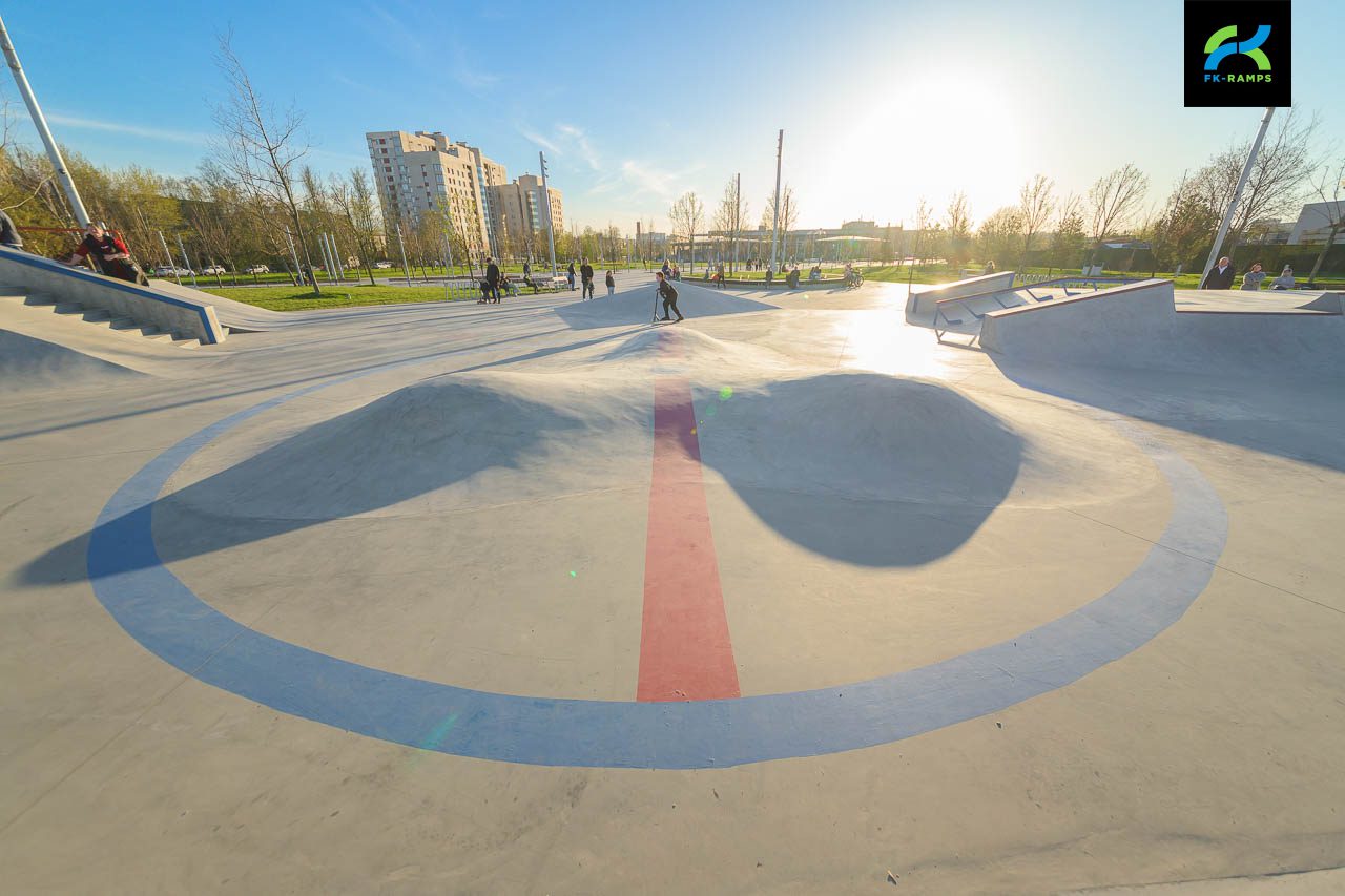 Бетонный скейт-парк СКА-арена photo
