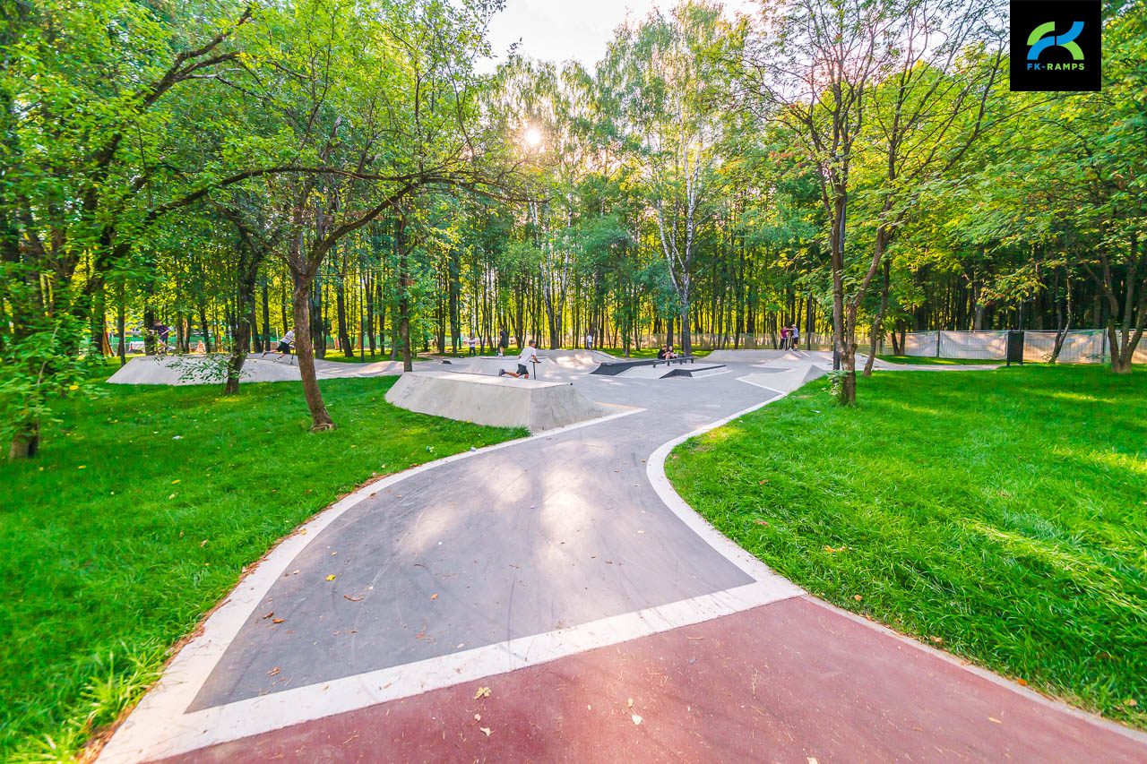 Бетонный скейт-парк в Дедовске photo