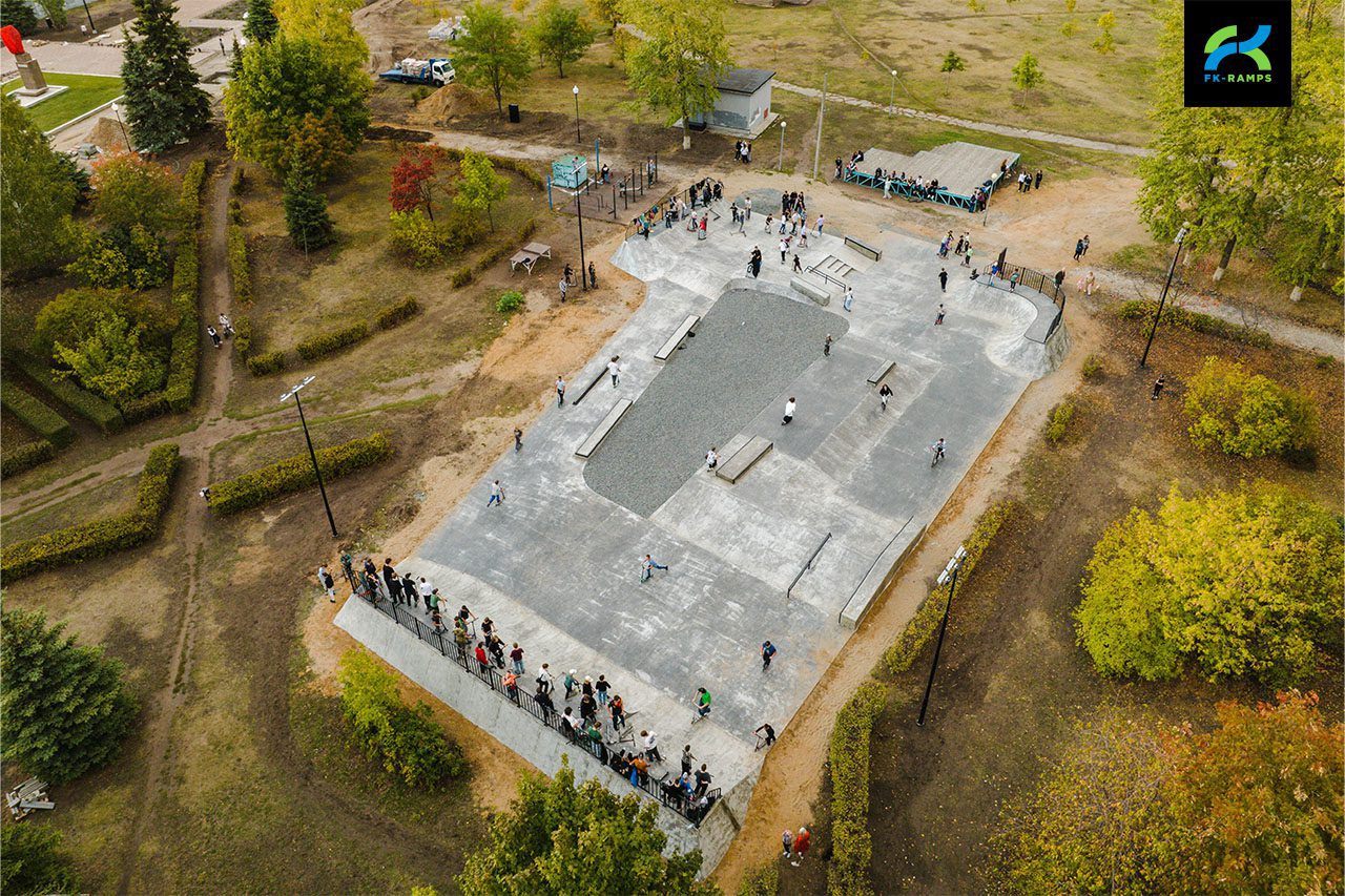 Бетонный скейт-парк в Центральном районе Тольятти photo