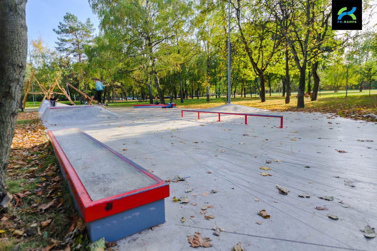 Скейт-парк в парке 40-летия ВЛКСМ Москва photo