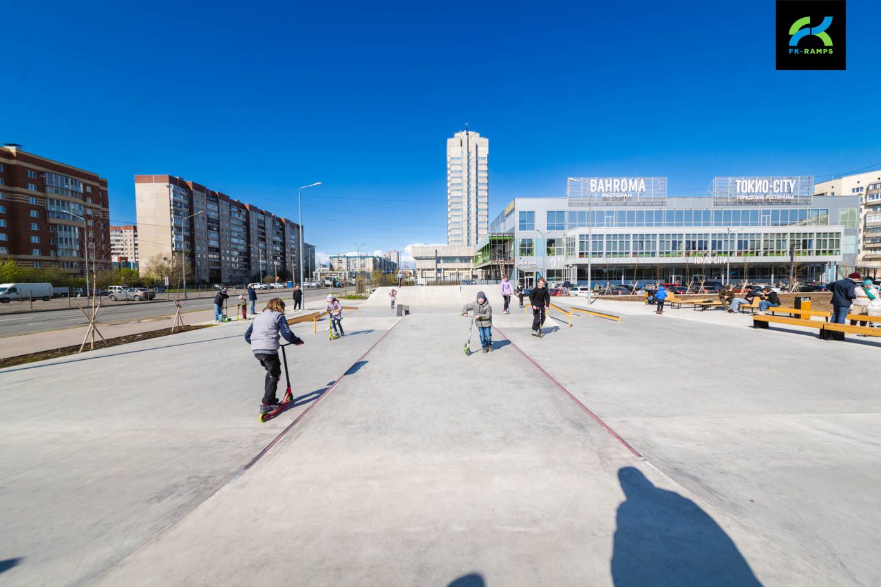 Бетонный скейт-парк на ул. Сизова (СПб) photo