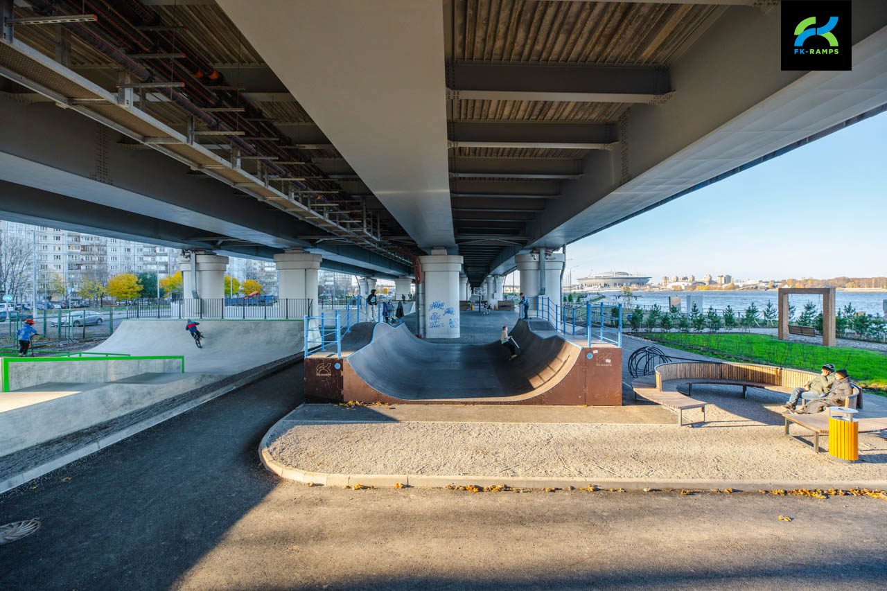 Скейт-парк на набережной Макарова (СПб) photo