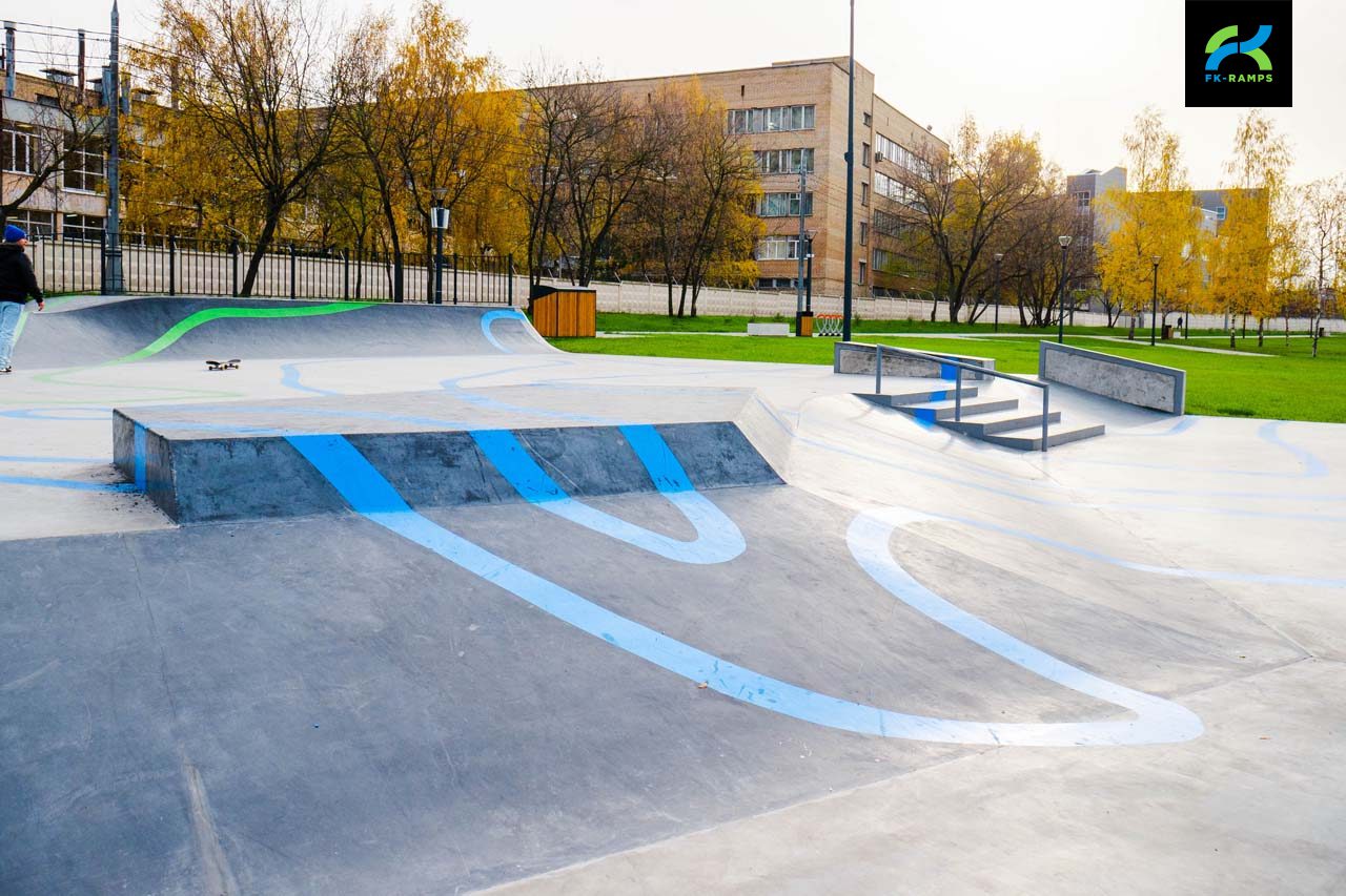 Бетонный скейт-парк в парке Яуза (Москва) photo